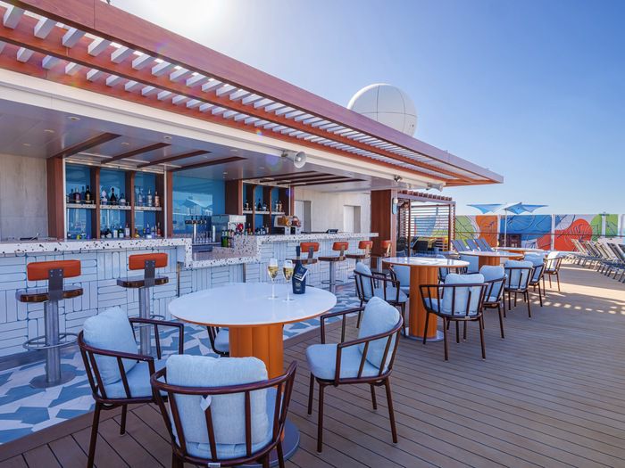 Entertainment on Norwegian Encore
